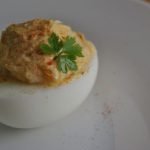 Huevos rellenos de atún con un toque de curry