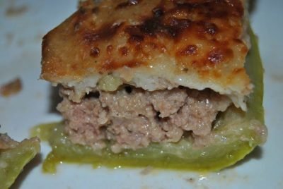 Calabacines rellenos de carne y paté con salsa bechamel