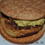 Hamburguesa de tofu con salsa de curry