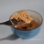 Mug cake de plátano - bizcocho saludable en microondas