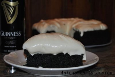 Tarta fácil y esponjosa de cerveza negra. Guinness cake