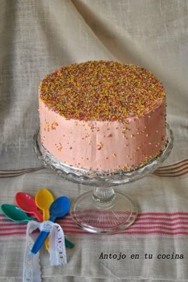 Layer cake de chocolate con swiss meringue buttercream de rosas, para el día de la madre