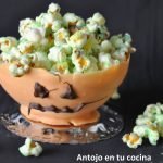 Bol calabacita con palomitas "envenenadas" para halloween