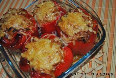 Pimientos rojos rellenos de arroz. Receta tradicional fácil
