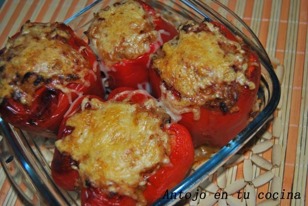 Pimientos rojos rellenos de arroz