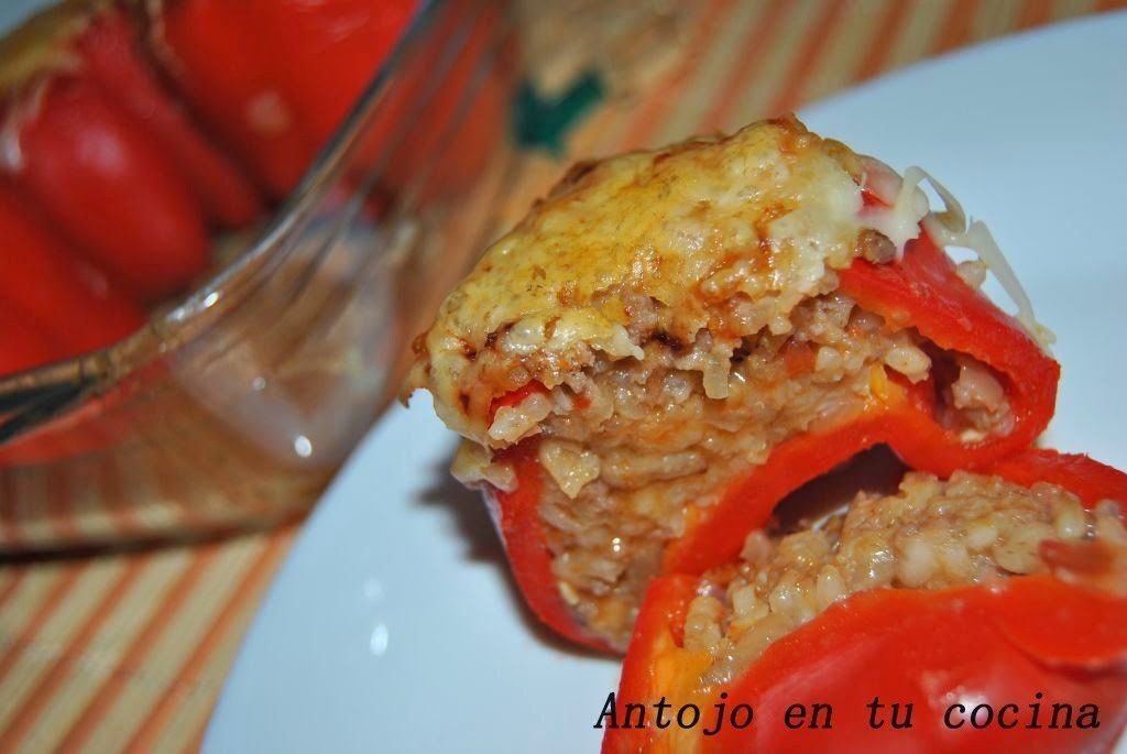 Pimientos rojos rellenos de arroz