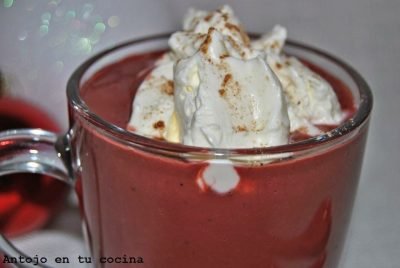 Red velvet hot chocolate {perfecto para la mañana de navidad}