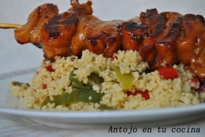 Pollo marinado en soja y miel con cuscús de pimientos