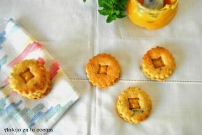 Galletas de hierbabuena rellenas de limón