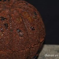 Bundt de jengibre con arándanos desecados