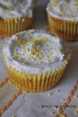 Cupcakes de pera con corazón de bombón