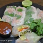 Rollitos de primavera vietnamitas con salsa de cacahuetes