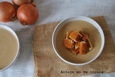 crema de cebolla con picatostes caseros