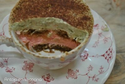 Tiramisú de rosas y té matcha