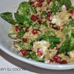Ensalada de quinoa, queso de cabra y granada