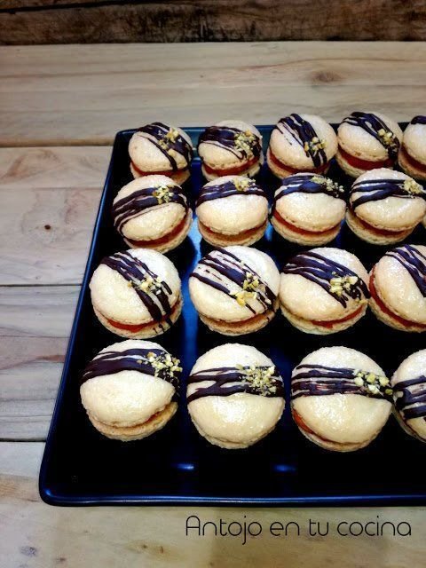 Macarons de sobrasada y gelatina de miel