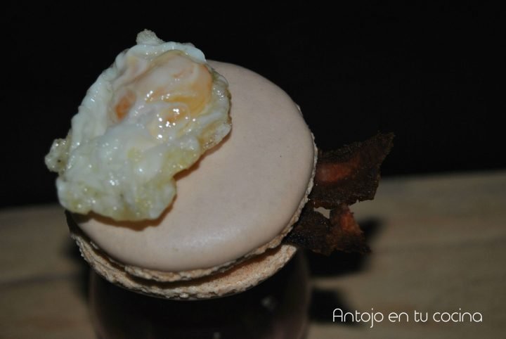 Fried eggs and bacon macarons - Antojo en tu cocina