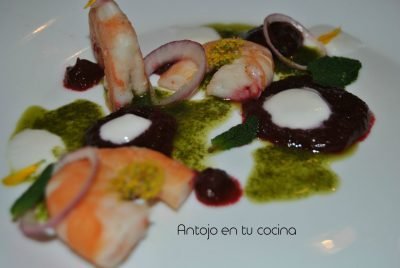 Gambas con remolacha a la miel, cilantro y yogur