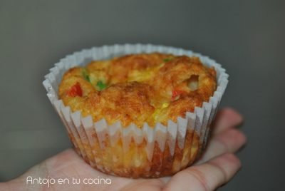 Corn bread muffins tres pimientos