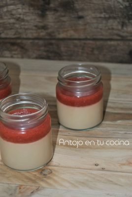 Panacota con leche de coco y fresas