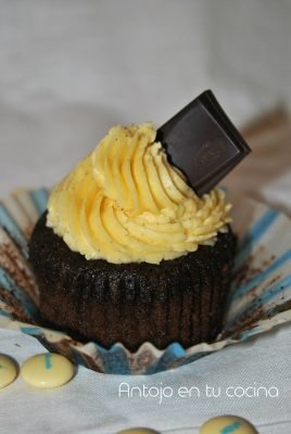 Cupcakes de chocolate con lacasitos de chocolate blanco {sin gluten}