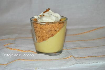 Panacota de mandarina con tierra de galleta