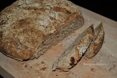 Pan rápido de tomate, ajo y perejil desecado {sin amasado ni masa madre}