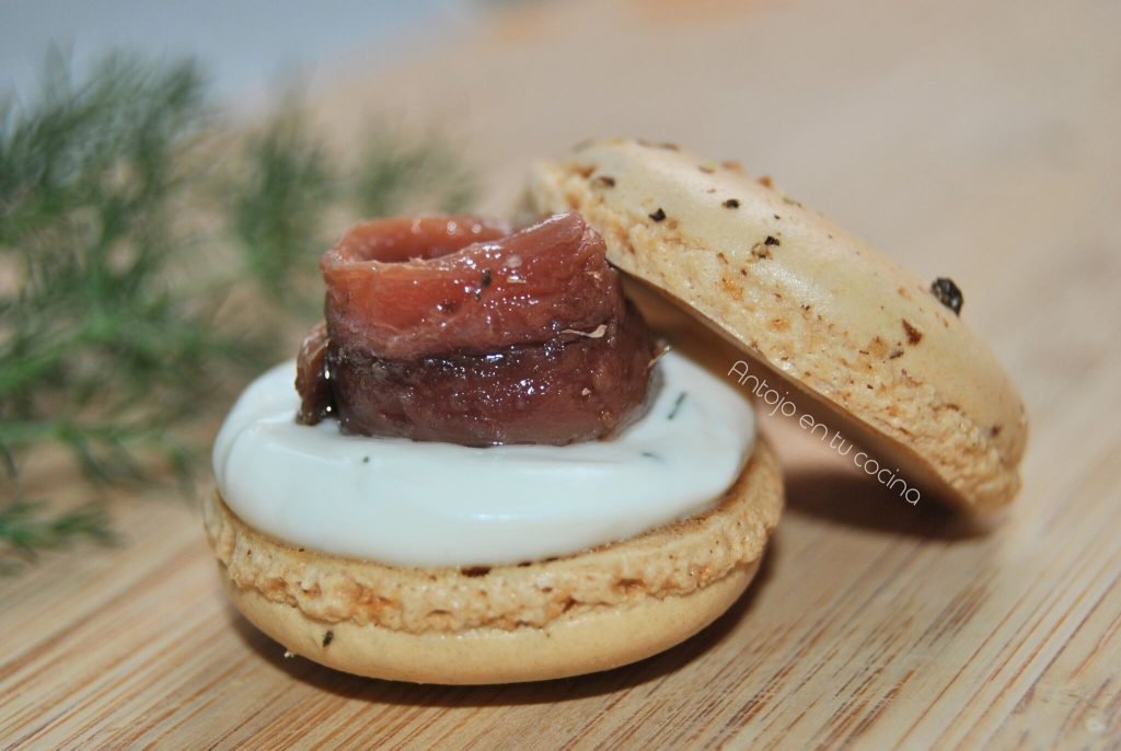 macarons de anchoa y queso crema