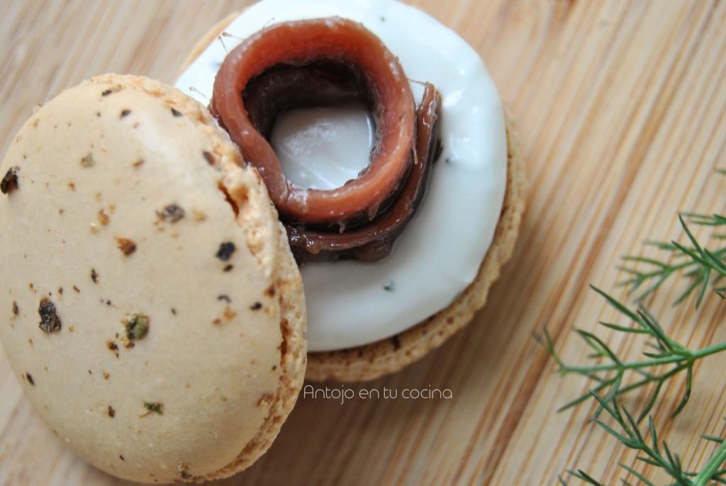 macarons de anchoa y queso crema