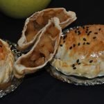 Empanadas de manzana con sésamo negro