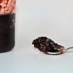 Mermelada casera de piña y frutos rojos