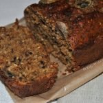 Bizcocho de plátano con avena, tahini, sésamo, melaza y chia