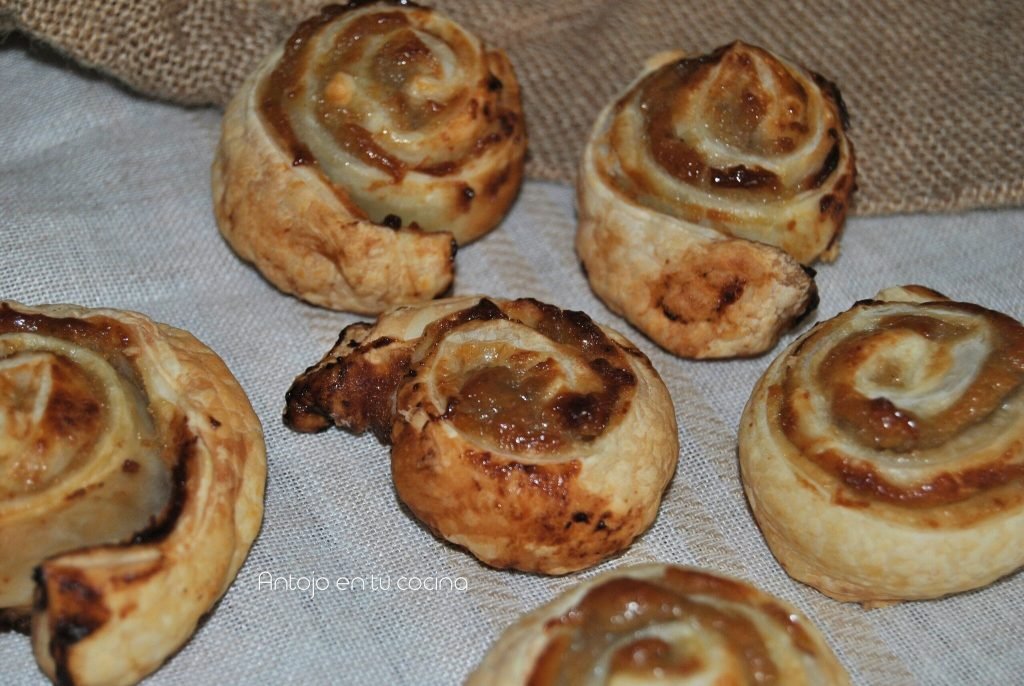 Galletas hojaldre y crema de platano