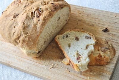 Pan blanco de yogur y dátiles {sin masa madre}