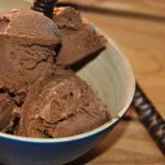 helado casero de chocolate negro