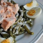 Salmón y judías al vapor con salsa de yogur