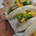 Guao bao con cerdo mechado y mango