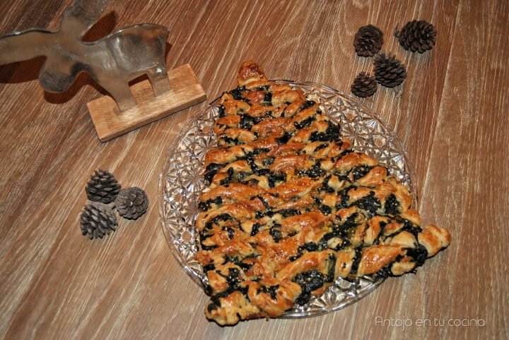 Árbol de navidad de hojaldre con espinacas y queso