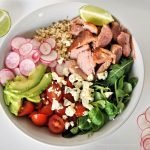 Ensalada de arroz integral con secreto ibérico