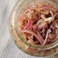 Cebolla morada marinada
