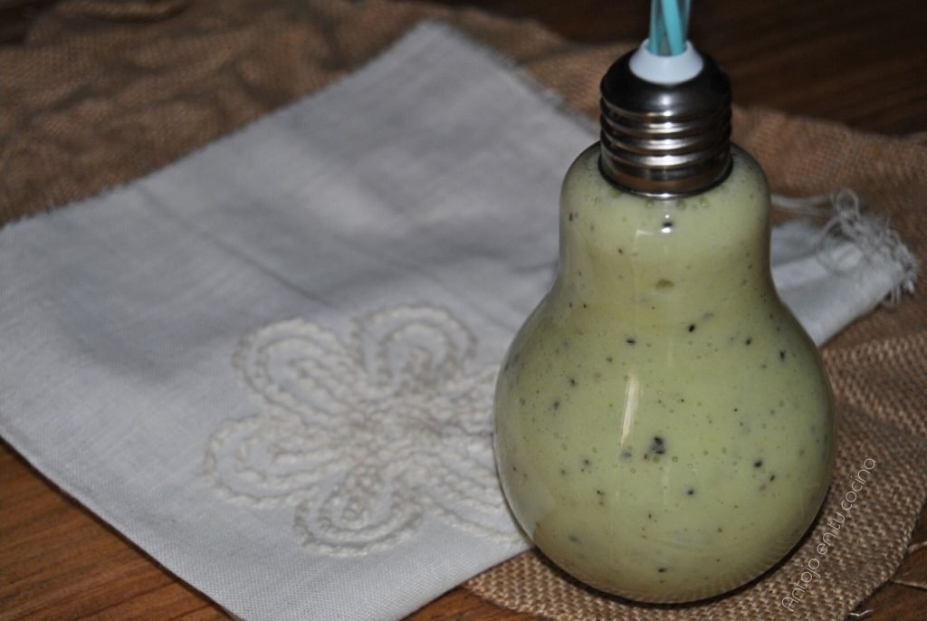 Batido de kiwi, pina y coco
