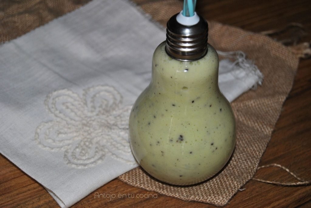 Batido de kiwi, pina y coco