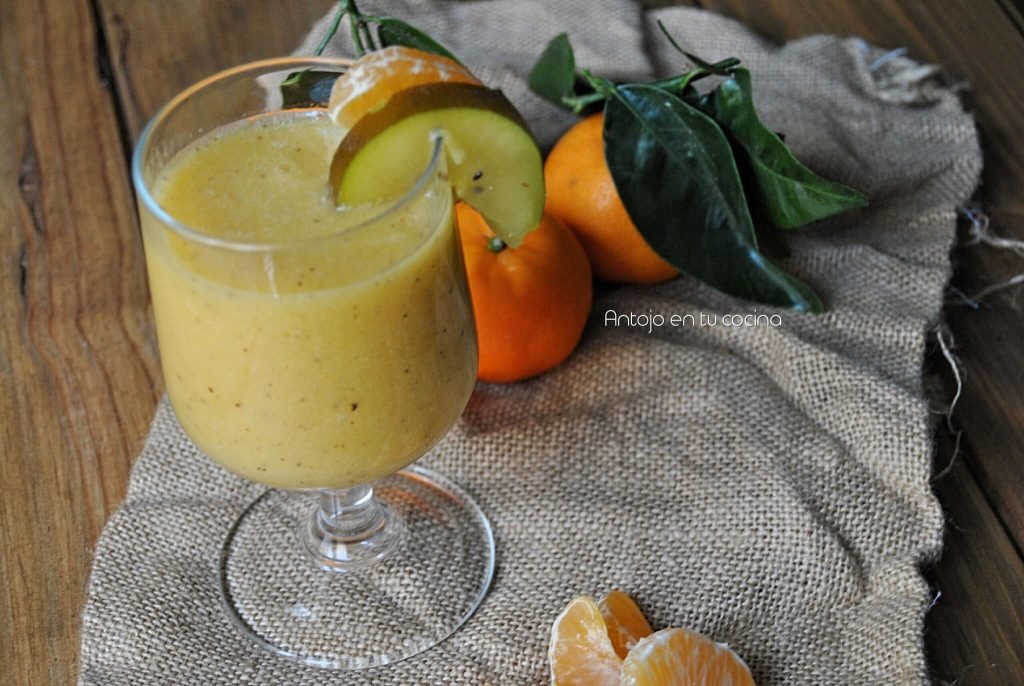 Batido de mandarina y kiwi amarillo