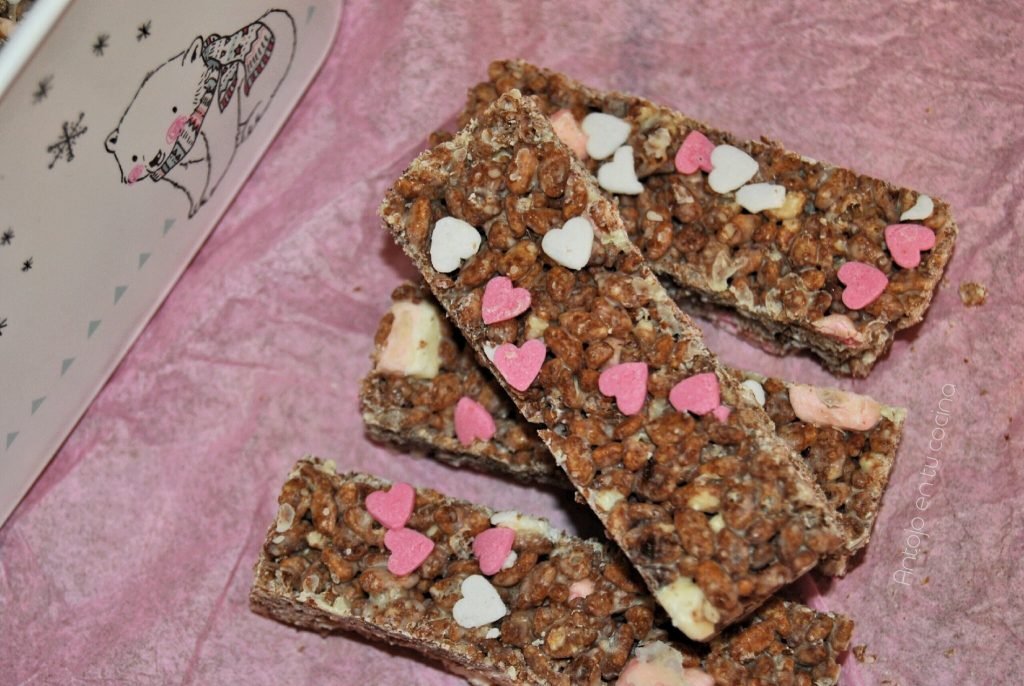 Barritas de arroz inflado con nubes y dos chocolates