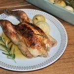 Picantones al horno con salsa de naranja y romero