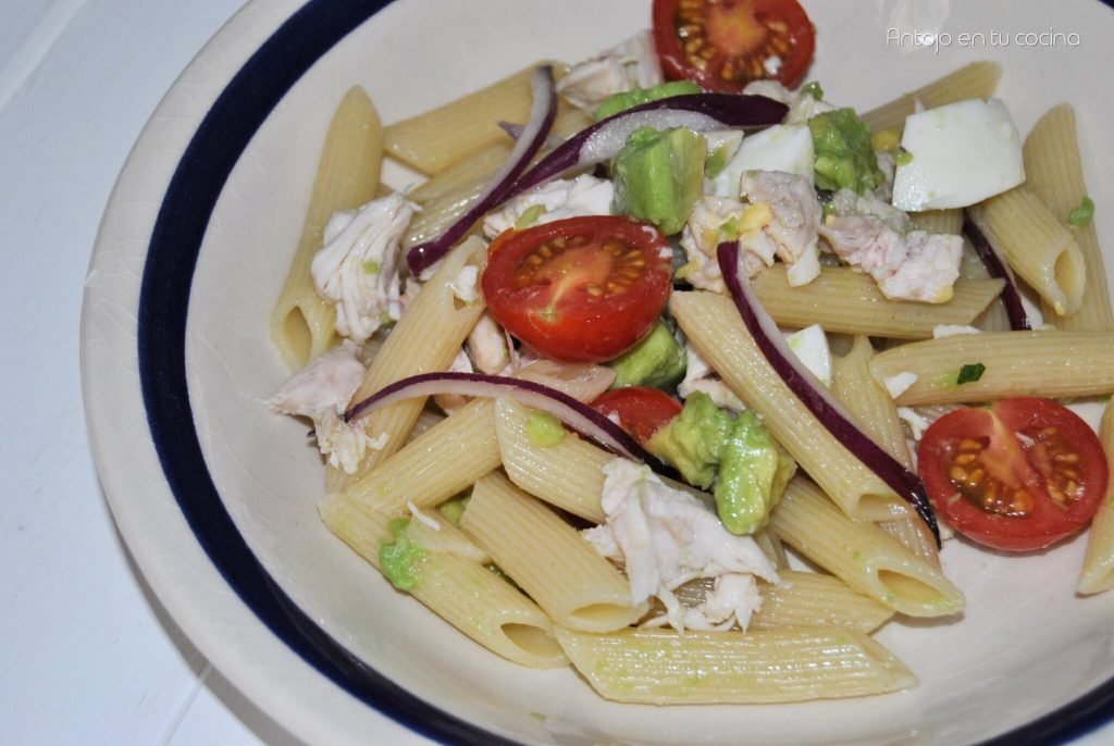 ensalada de pasta con pollo