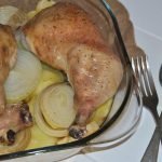 pollo al horno con patata panadera y cebolla