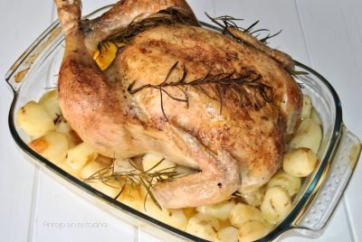 Pollo entero al horno con limón y con patatas