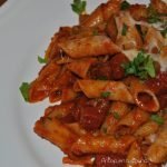 Macarrones con chorizo y tomate, receta fácil en 20 minutos