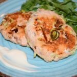 hamburguesas de salmón jugosas y caseras muy fáciles